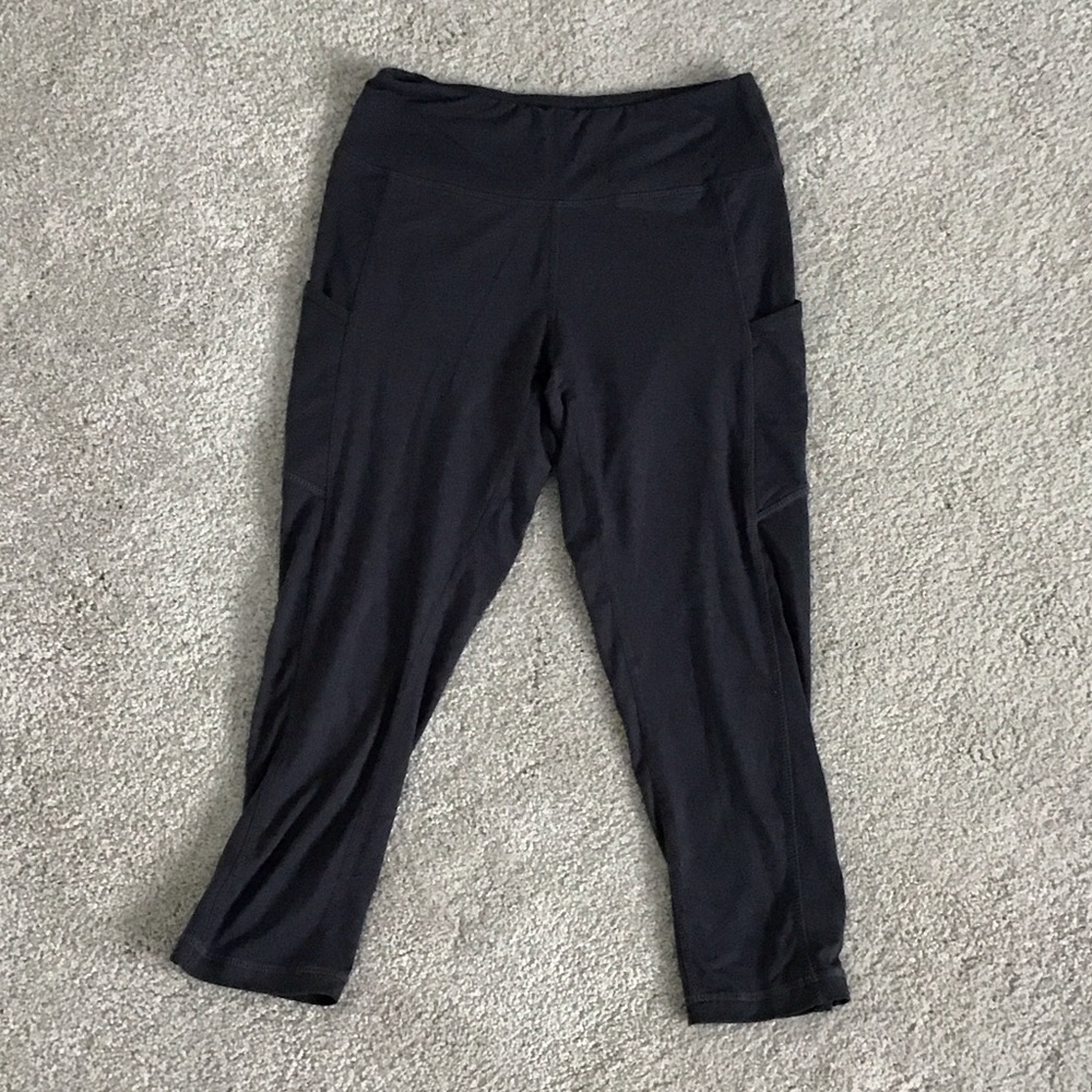 Women's grey cropped leggings